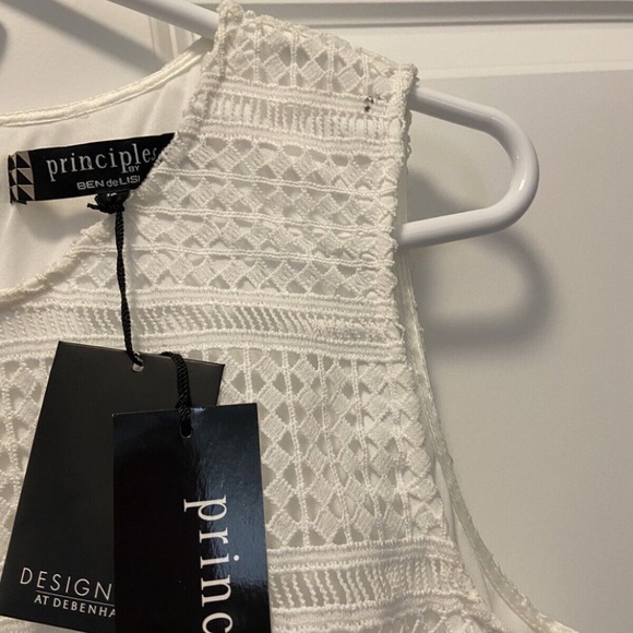 Beautiful above knee white dress - Picture 2 of 3